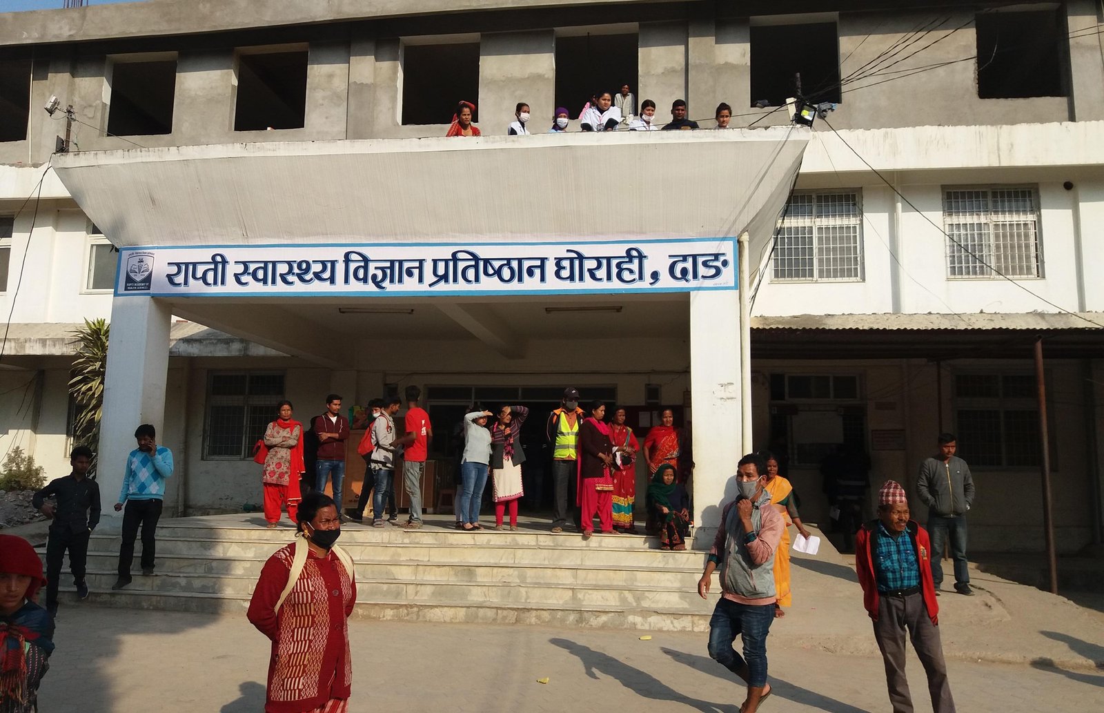 दाङका अस्पतालमा सर्पदंशको उपचारमा प्रयोग गरिने औषधि अभाव