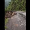 आँबुखैरेनीमा सडक भाँसिदा पृथ्वी राजमार्ग अवरुद्ध