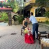 ठमेलमा विदेशी पर्यटकले पनि लगाए बडादसैँको टीका