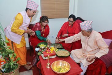 राष्ट्रपति पौडेलले गुरू पुरोहितबाट टीका ग्रहण गर्ने