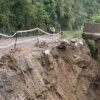 बाढीपहिरोका कारण अधिकांश राजमार्ग अवरुद्ध