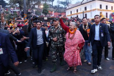 प्रधानमन्त्री कार्कीद्वारा पशुपतिनाथको दर्शन 
