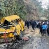 बागलुङमा स्कूल बस दुर्घटनामा २३ विद्यार्थी घाइते