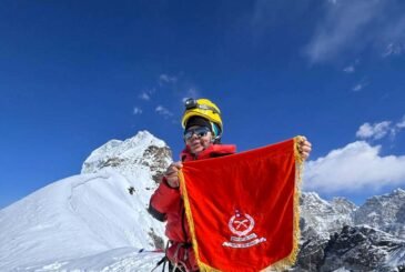 सशस्त्र प्रहरी सहायक निरीक्षक शेर्पाद्वारा लोबुचे हिमाल आरोहण