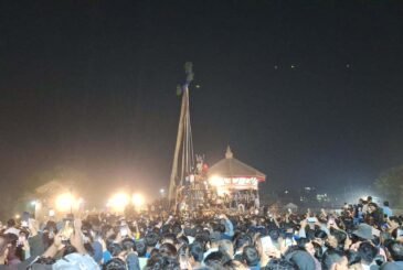 विश्वध्वजासहितको पचपन्न हातको लिङ्गो उठाइयो