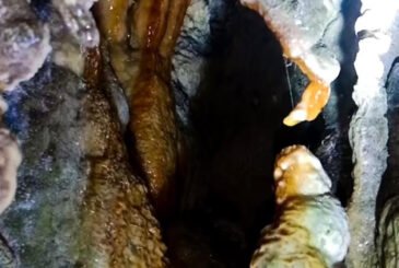 अनौठो ‘पाउद्वार मुर्ताला धार्मिक गुफा’ !