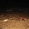 रोशी खोलामा फसेका यात्रुको मध्यरातमा उद्धार(भिडियो)