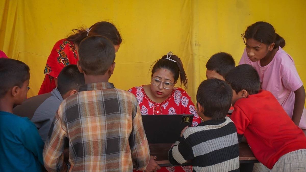 होल्डिङ सेन्टरका ५२ जना बालबालिका विद्यालय जाँदै
