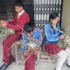 चोयाको सामग्री बनाउन सिक्दै विद्यार्थी