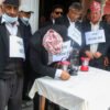 कानुन व्यवसायीहरूले दिउँसै लालटिन बालेर गरे प्रदर्शन