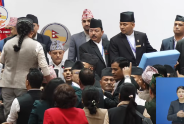 प्रतिनिधिसभा बैठकमा घम्साघम्सी(फोटोफिचर)