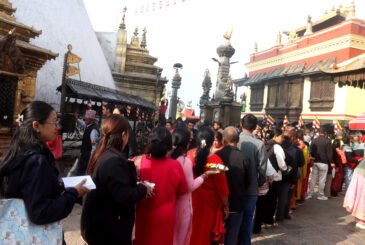 बुद्धजयन्तीका अवसरमा स्वयम्भूनाथ चैत्यमा पूजा आराधना गर्न भक्तजनको घुइँचो(फोटोफिचर)