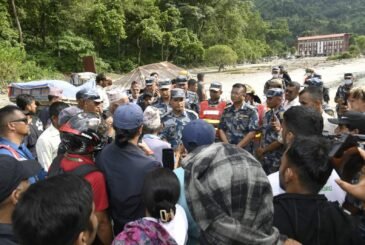 धादिङमा नदीले बगाएर ल्याएको सेफ फोड्ने २९ जना नियन्त्रणमा, ९२ हजार रुपैयाँ बरामद