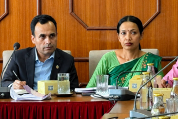 आशिकाको अमर्यादित व्यवहार(भिडियो)