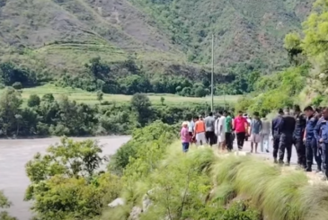 भेरी नदीमा जिप खस्दा दुई जना बेपत्ता