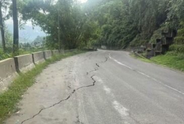कृष्णभीरमा सडक भासिदा काठमाडौं–मुग्लिन सडक अवरुद्ध