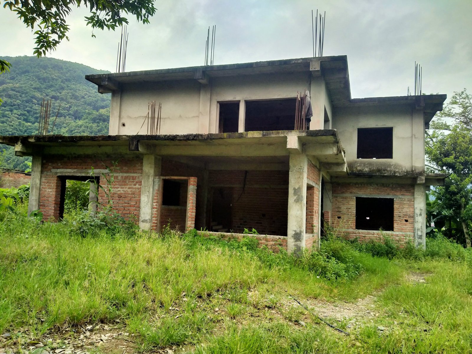अठार महिनामा सक्नुपर्ने आयुर्वेद भवन पाँच वर्षमा पनि अलपत्रै