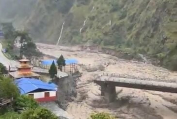 कालीगण्डकीले बगायो पोखरेबगरको पुल, मुस्ताङसँगको  यातायात सम्पर्क विच्छेद