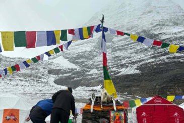 प्रतिकूल मौसमका कारण धवलागिरि आरोहण टोली फर्कियो