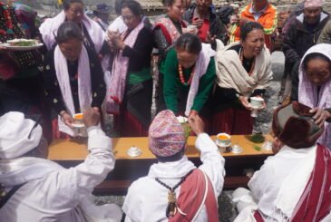 मुस्ताङको ठिनी गाउँमा प्रकृति पूजा