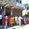 साल्टट्रेडिङको सुपथ मूल्य पसलमा नुन र चिनी खरिद गर्न उपभोक्ताको भीड