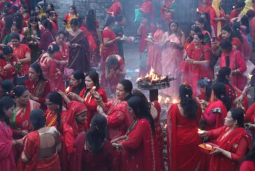 आज हरितालिका तीज, बिहानैदेखि पशुपतिनाथ मन्दिरमा भक्तजनको घुइँचो (फोटोफिचर)