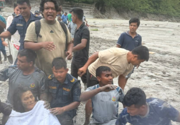 भोटेकोसी बाढीको ११ दिनपछि बिदुरबाट एक महिलाको सकुशल उद्धार(भिडियो)