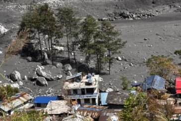 बूढीगण्डकी बाढीः गाउँ जाने पुल बगायो, सय बढी घरहरू बगे